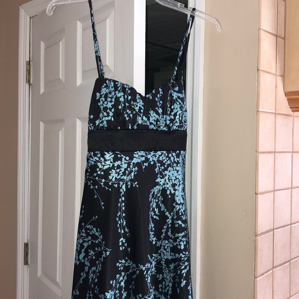 Dress - Picture 3 of 6
